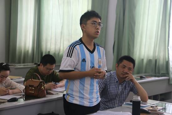 说明: D:\532电脑办公罗智凯\宣传工作\纪念马克思诞辰200周年和《共产党宣言》发表170周年\IMG_7058[1].JPG